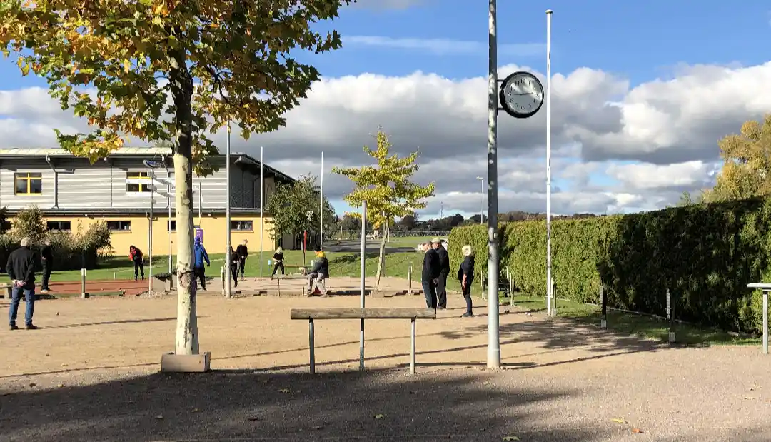 AAle speelen achtern Diek